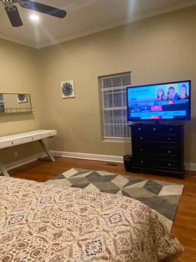 דורהאם Modern 3-Bedroom, Big Fence Yard, Pets Stay Free מראה חיצוני תמונה