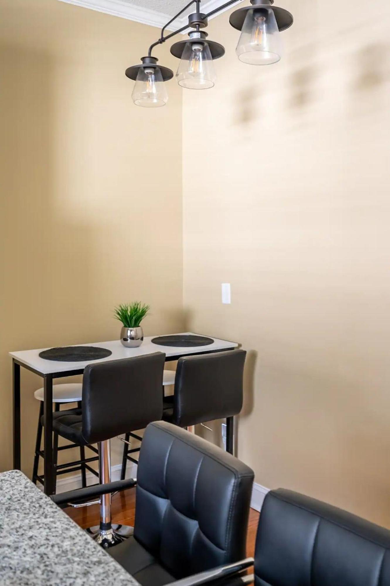 דורהאם Modern 3-Bedroom, Big Fence Yard, Pets Stay Free מראה חיצוני תמונה